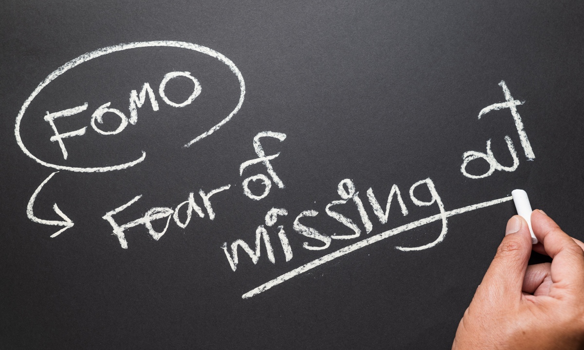 FOMO – die Angst, etwas zu verpassen – ist ein bewährter psychologischer Hebel im Marketing FOMO
