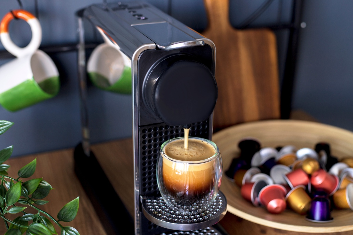 Kapselmaschinen sind relativ günstig - der eigentliche Gewinn wird mit den Kapseln realisiert Kaffee-Kapselmaschine